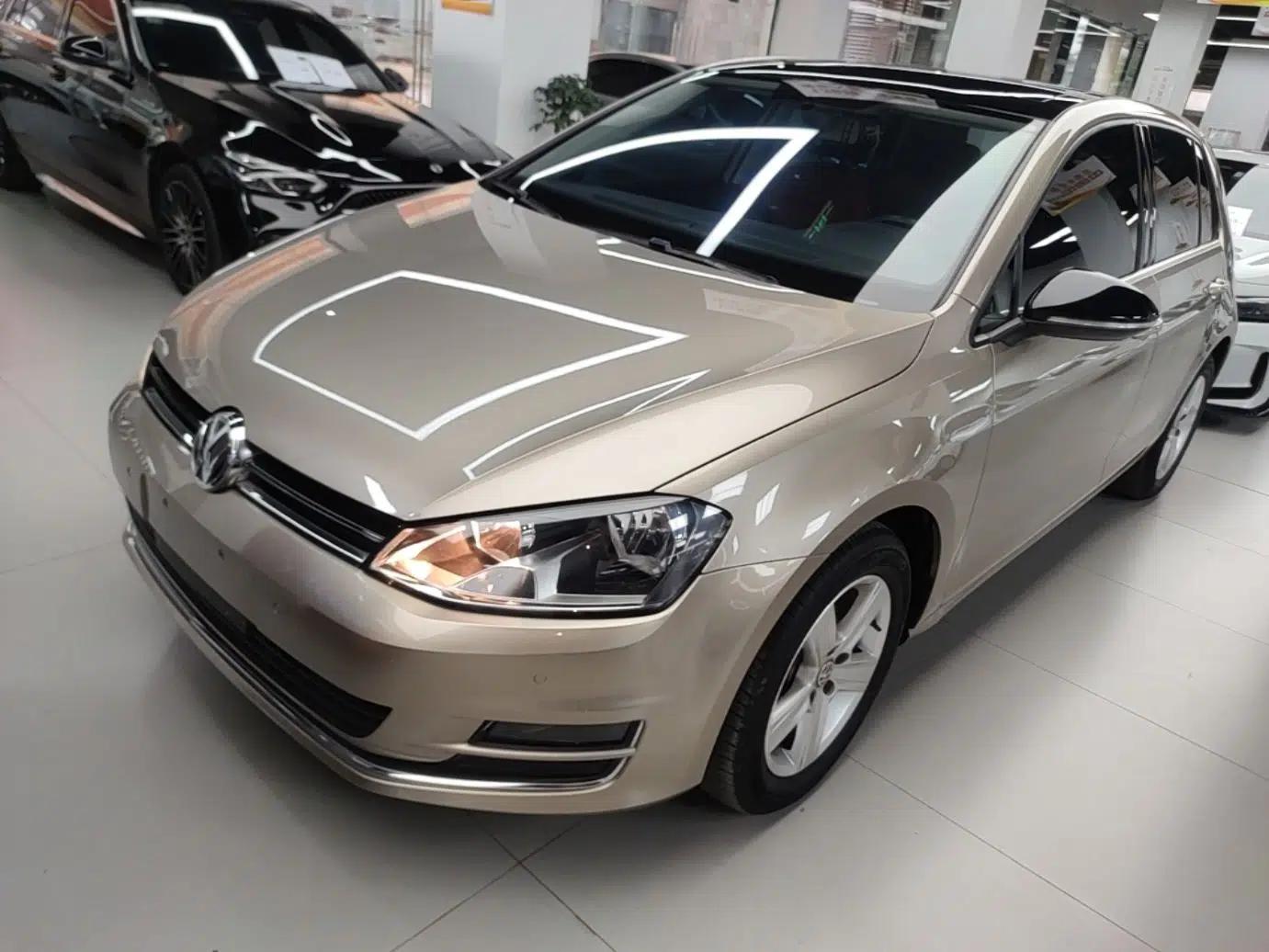 Volkswagen Golf 2017 230TSI Automatic Comfort Edition – Celebrating Milestone of One Million Units — миниатюра 1