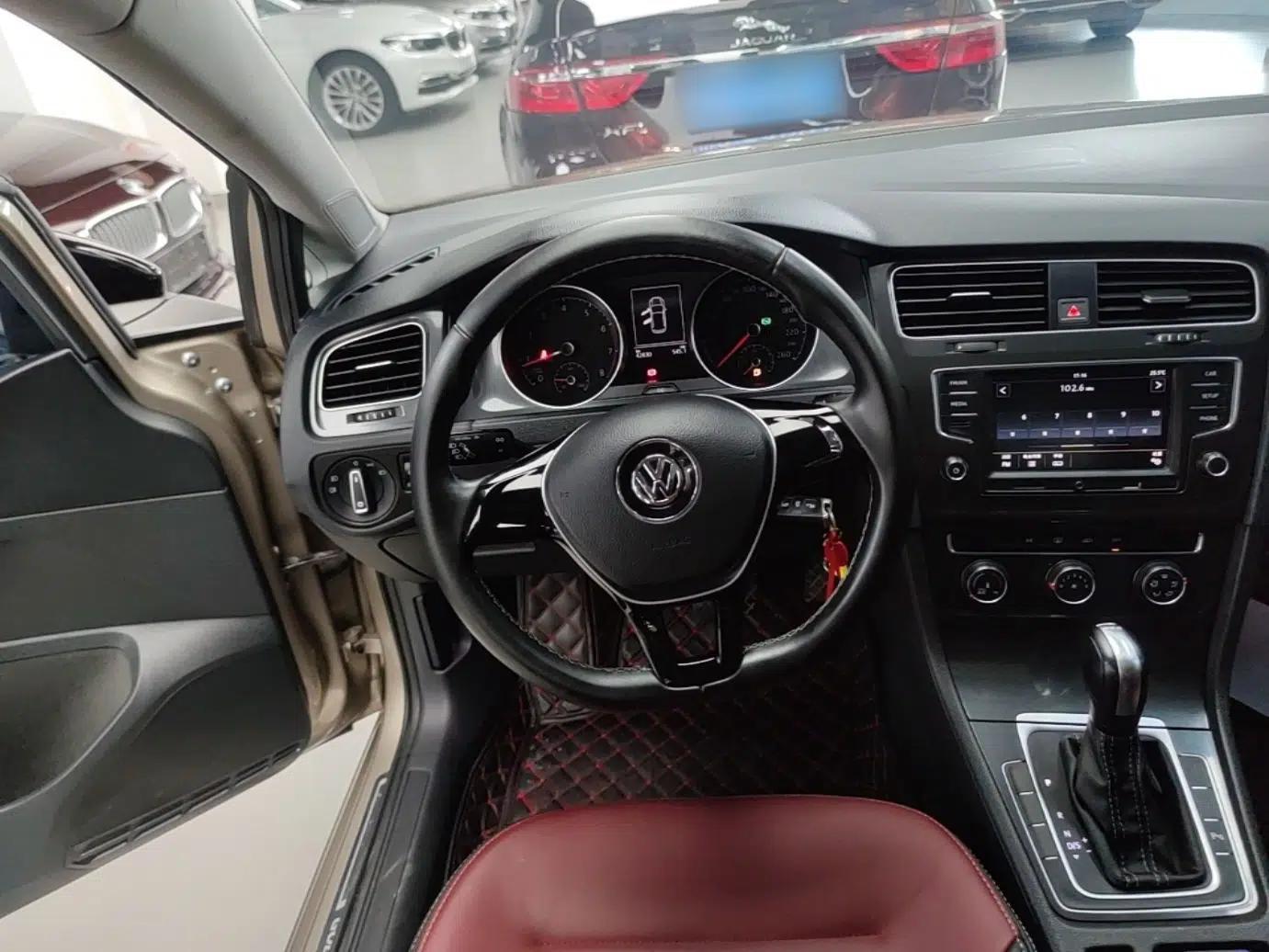 Volkswagen Golf 2017 230TSI Automatic Comfort Edition – Celebrating Milestone of One Million Units — миниатюра 13
