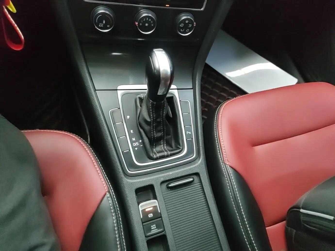 Volkswagen Golf 2017 230TSI Automatic Comfort Edition – Celebrating Milestone of One Million Units — миниатюра 16