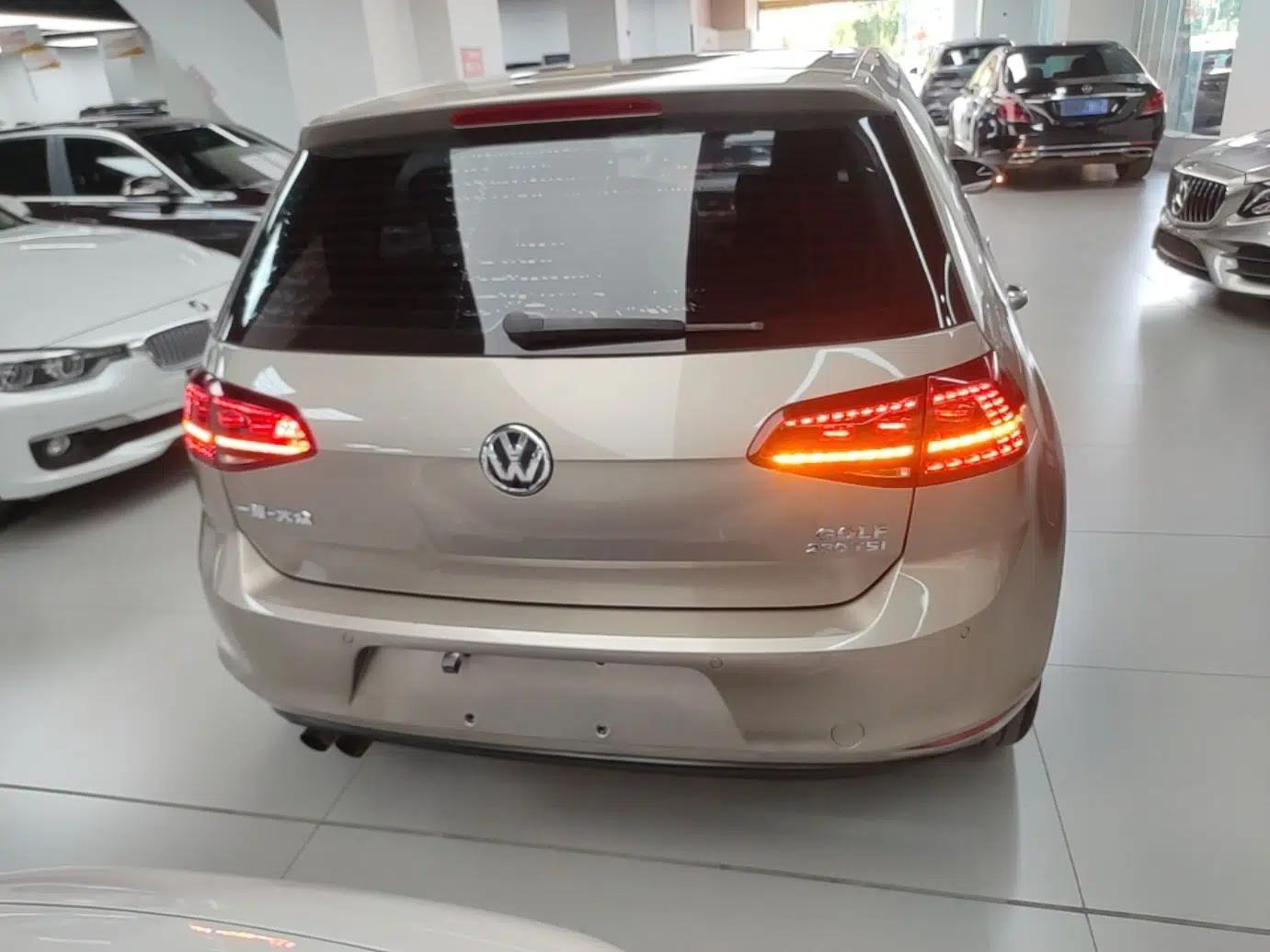 Volkswagen Golf 2017 230TSI Automatic Comfort Edition – Celebrating Milestone of One Million Units — миниатюра 5