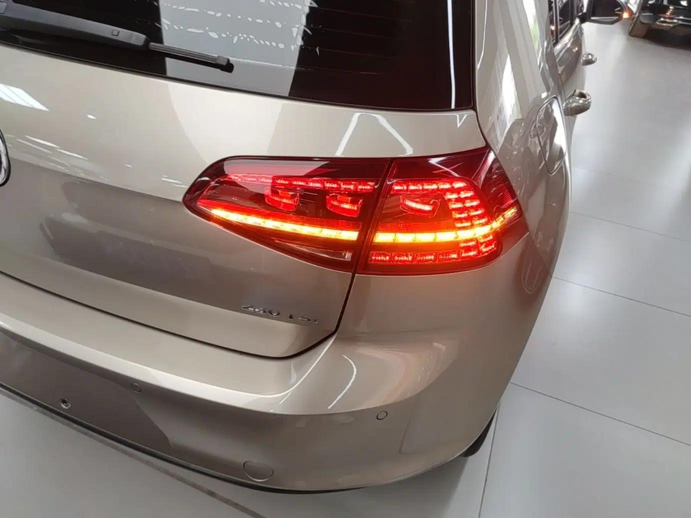 Volkswagen Golf 2017 230TSI Automatic Comfort Edition – Celebrating Milestone of One Million Units — миниатюра 9