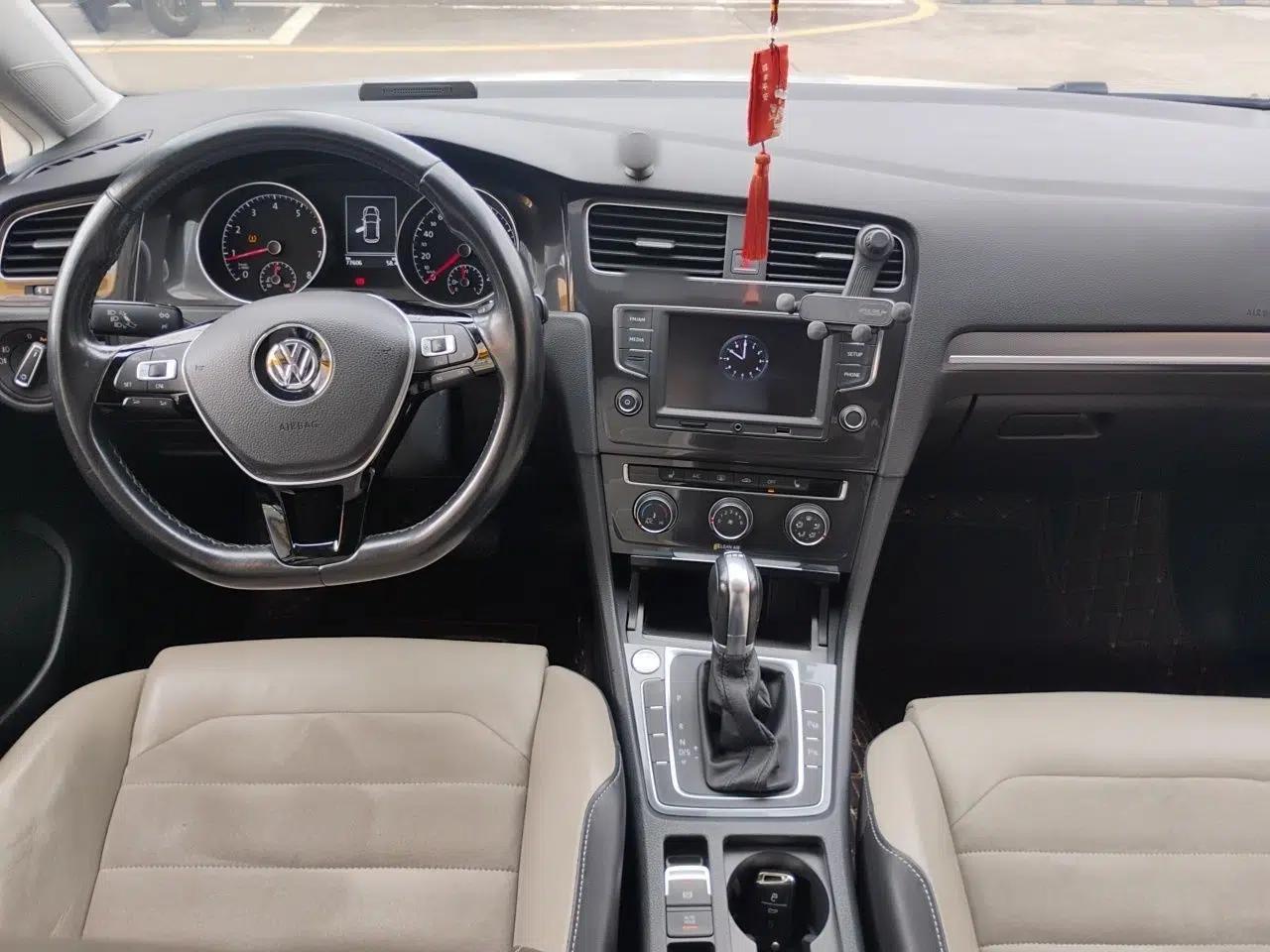 Volkswagen Golf 2017 230TSI Automatic Luxury Million-Vehicle Commemorative Edition — миниатюра 9