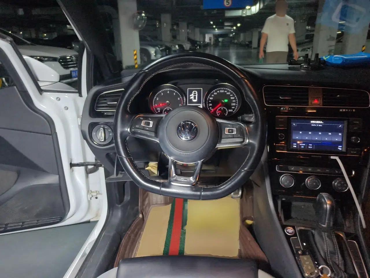 Volkswagen Golf 2018 280TSI Automatic R-Line Model — миниатюра 10