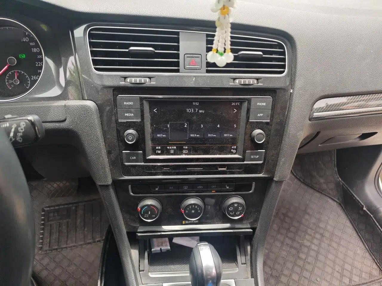 Volkswagen Golf 2018 230TSI Automatic Luxury Version — миниатюра 12