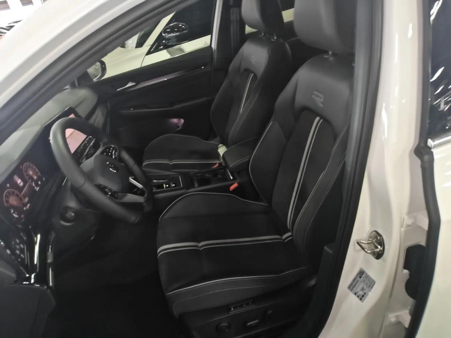 Volkswagen Golf 2021 280TSI DSG Pro First Edition — миниатюра 27