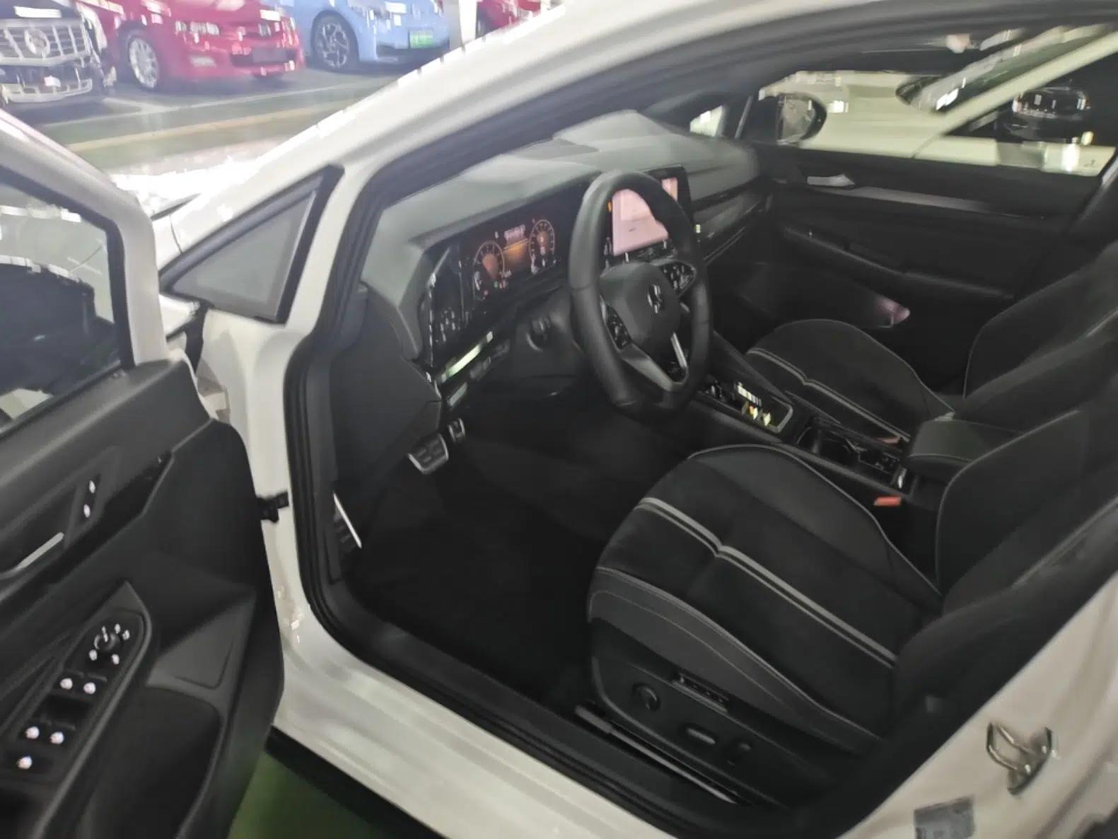 Volkswagen Golf 2021 280TSI DSG Pro First Edition — миниатюра 28