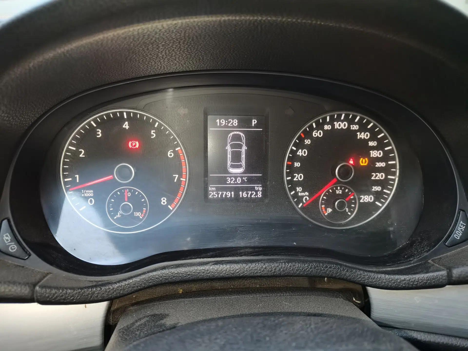 Volkswagen Passat 2014 1.8TSI DSG Prestige Navigation Edition — миниатюра 11