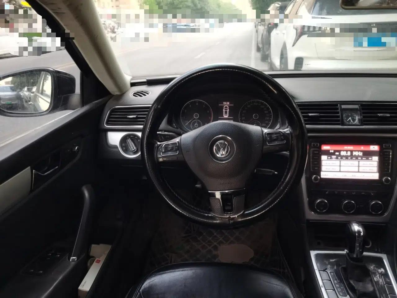 Volkswagen Passat 2014 1.8TSI DSG Prestige Navigation Edition — миниатюра 10