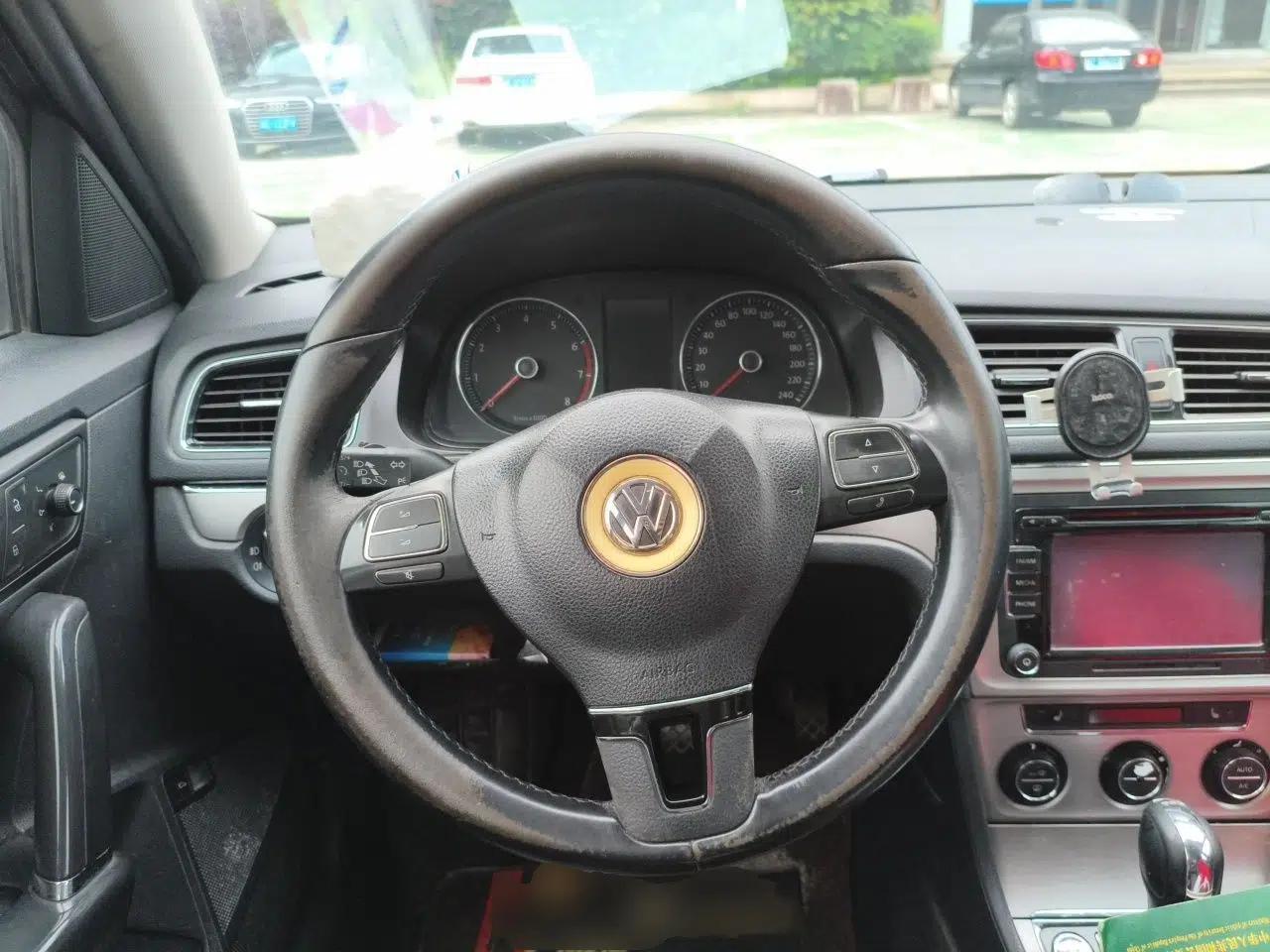 Volkswagen Lavida 2013 1.4 TSI DSG Luxury Navigation Edition — миниатюра 10