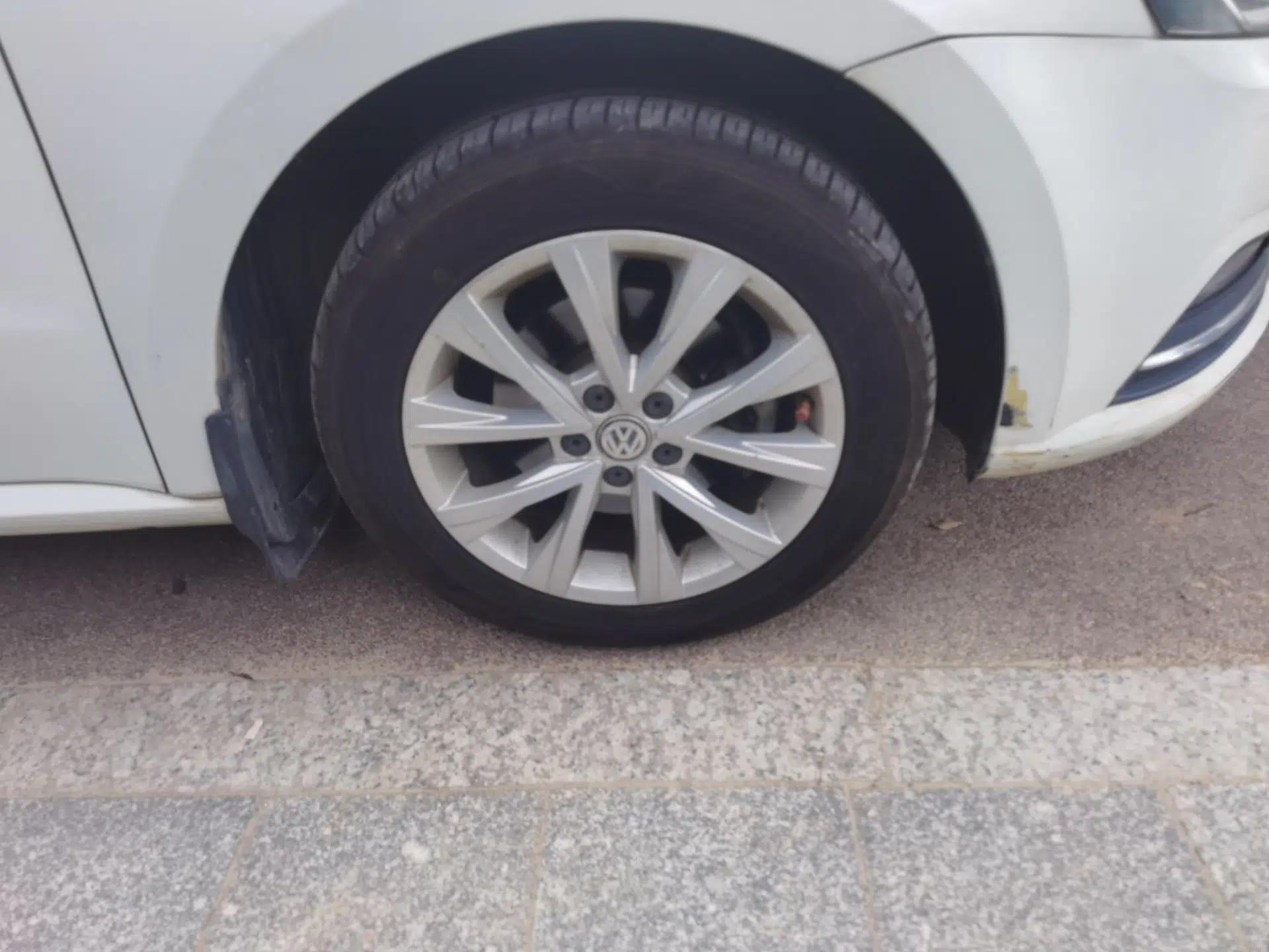 Volkswagen Lavida 2015 1.6L Automatic Comfort Edition — миниатюра 8