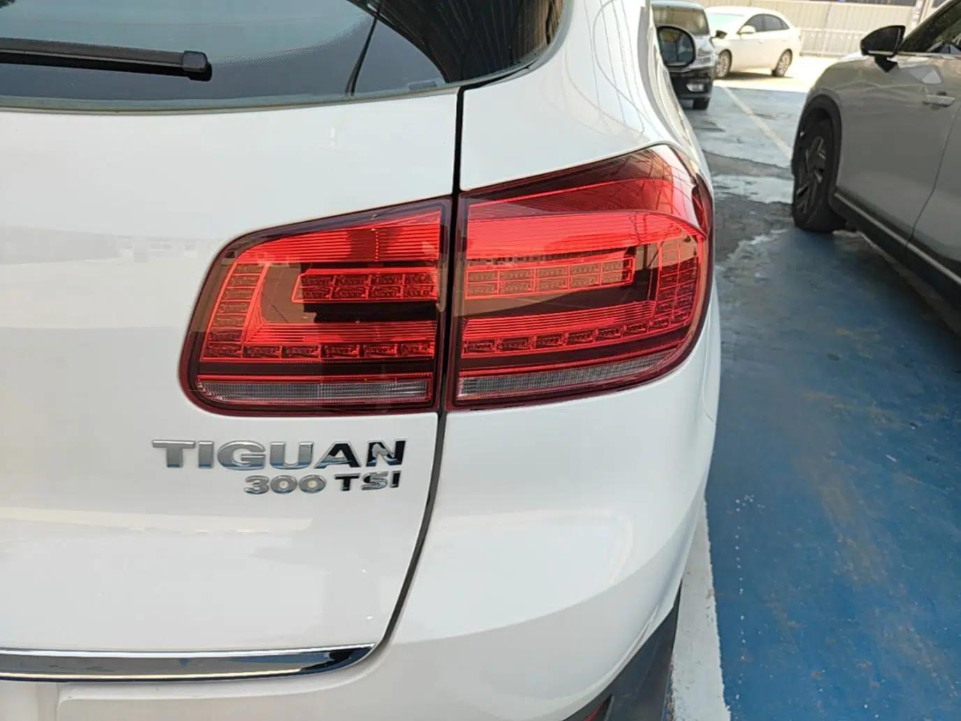 Volkswagen Tiguan 2016 300TSI Automatic All-Wheel Drive Luxury Edition — миниатюра 9