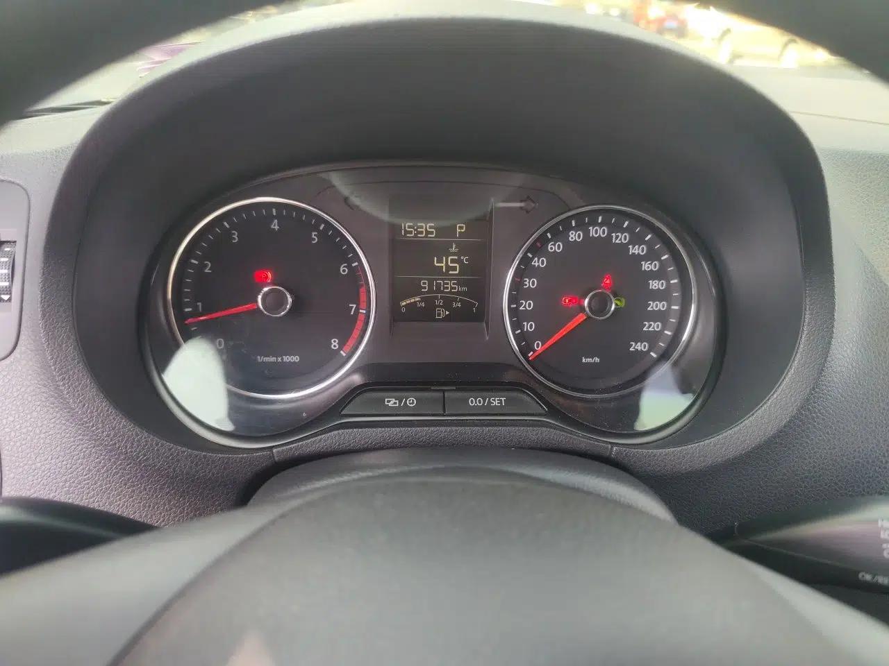 Volkswagen Polo 2014 1.4L Automatic Comfort Edition — миниатюра 11