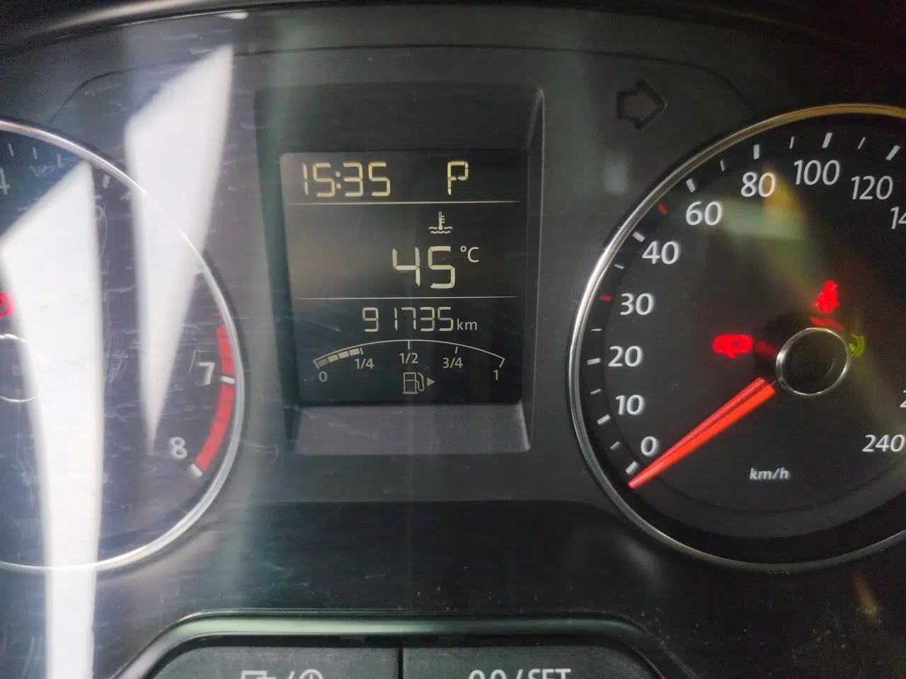 Volkswagen Polo 2014 1.4L Automatic Comfort Edition — миниатюра 12