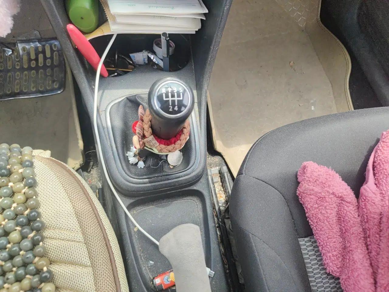 Volkswagen Polo 2013 1.4L Manual Fashion Edition — миниатюра 14