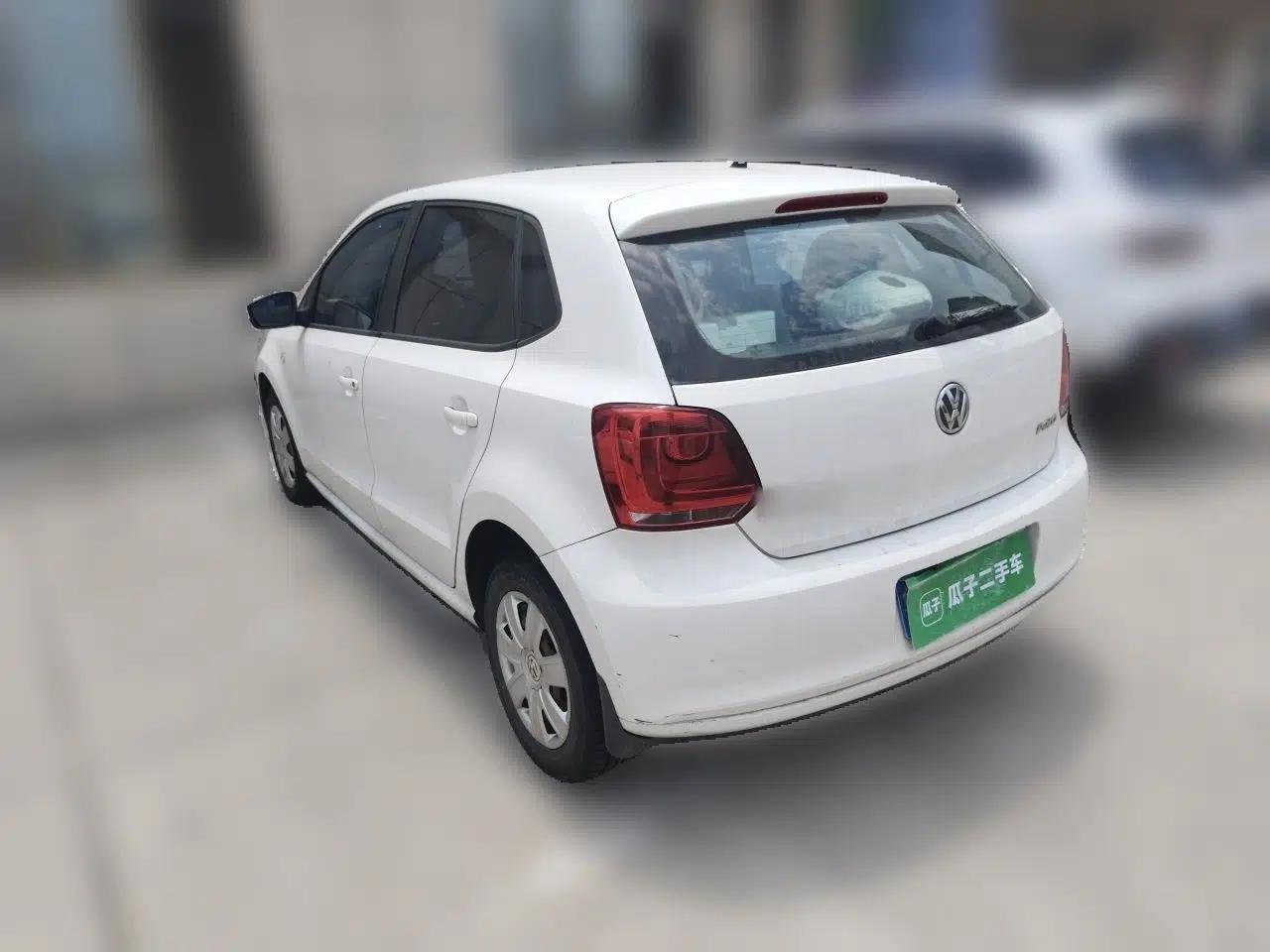 Volkswagen Polo 2013 1.4L Manual Fashion Edition — миниатюра 4