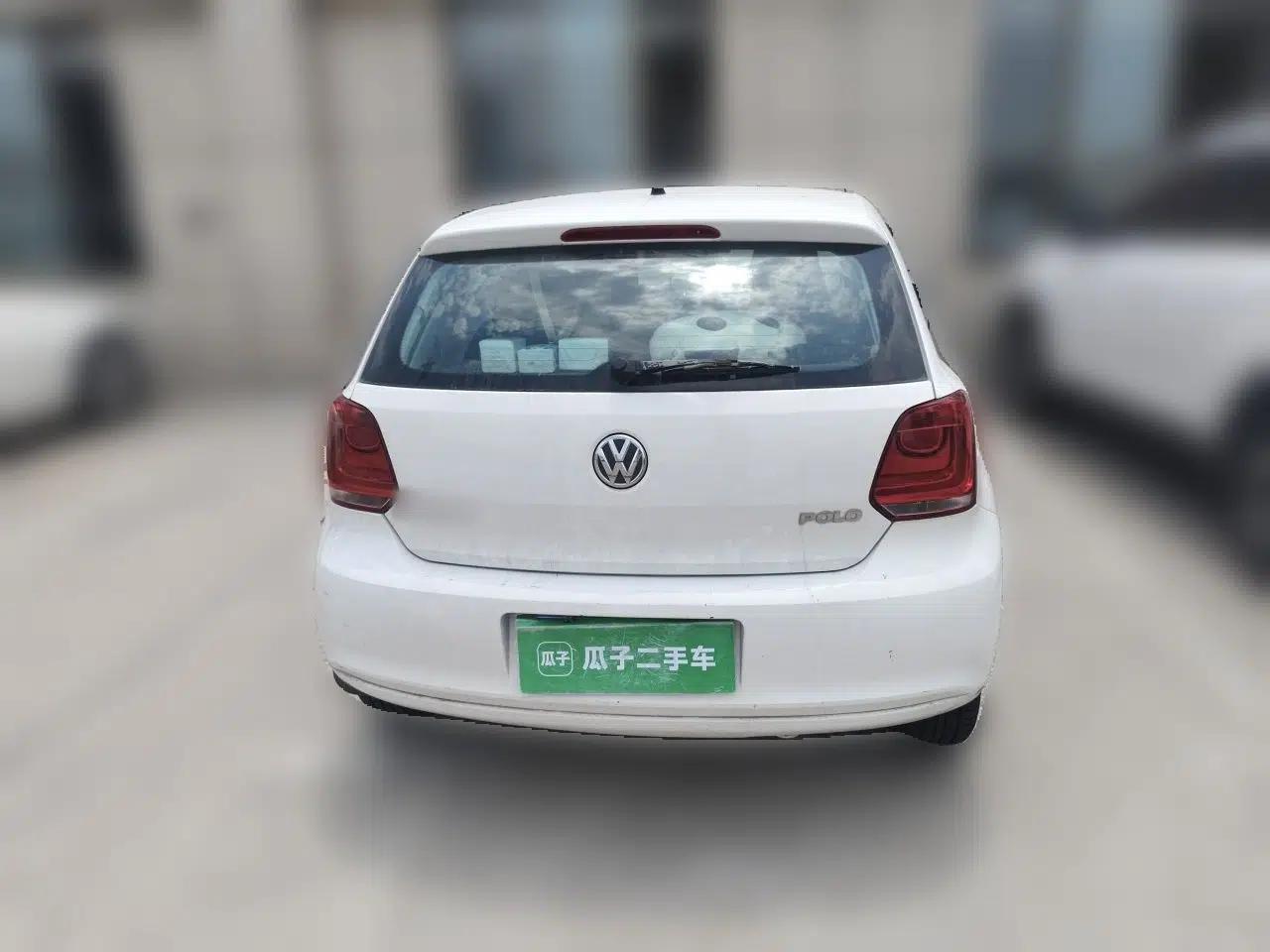 Volkswagen Polo 2013 1.4L Manual Fashion Edition — миниатюра 5