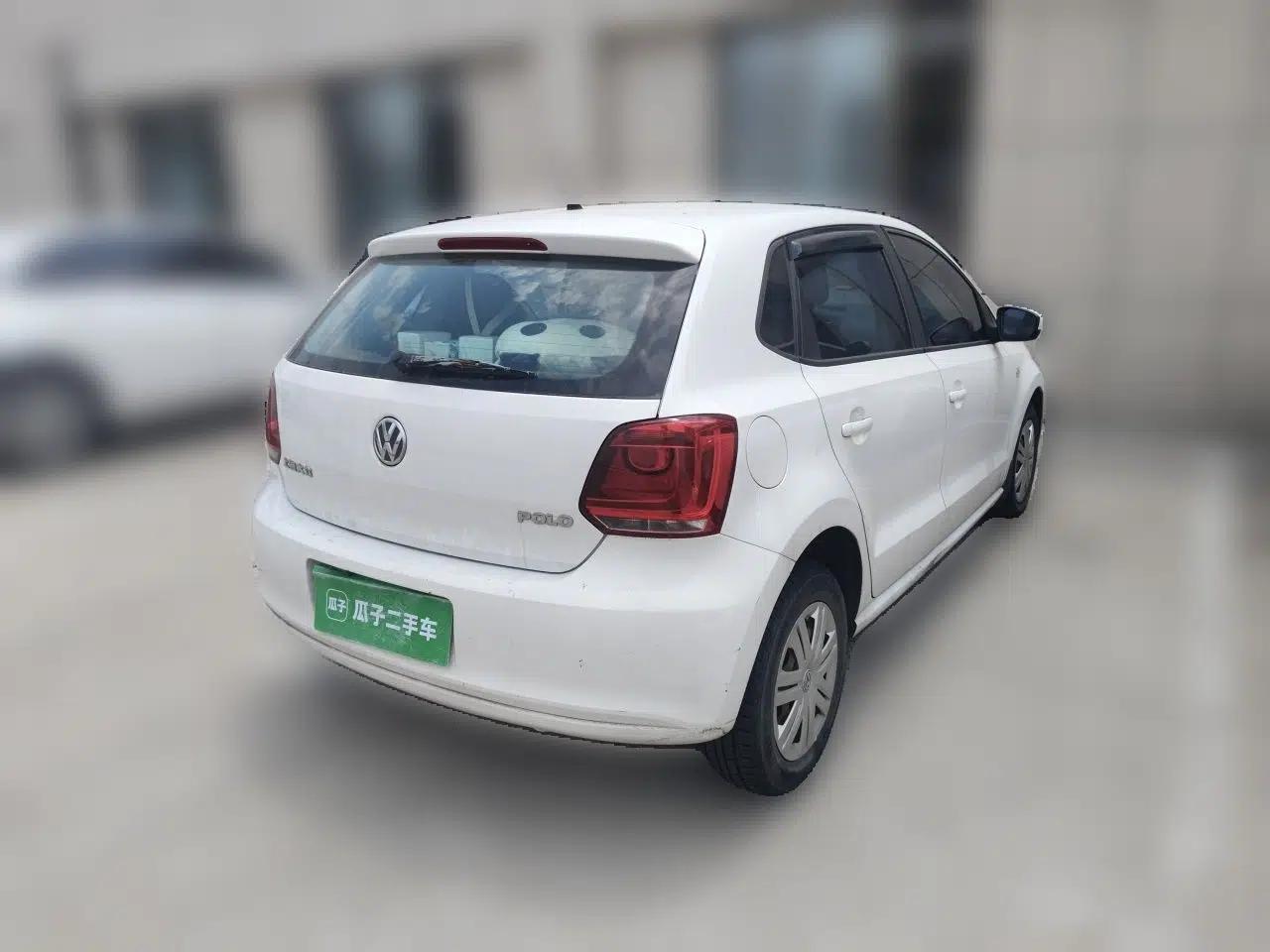 Volkswagen Polo 2013 1.4L Manual Fashion Edition — миниатюра 6
