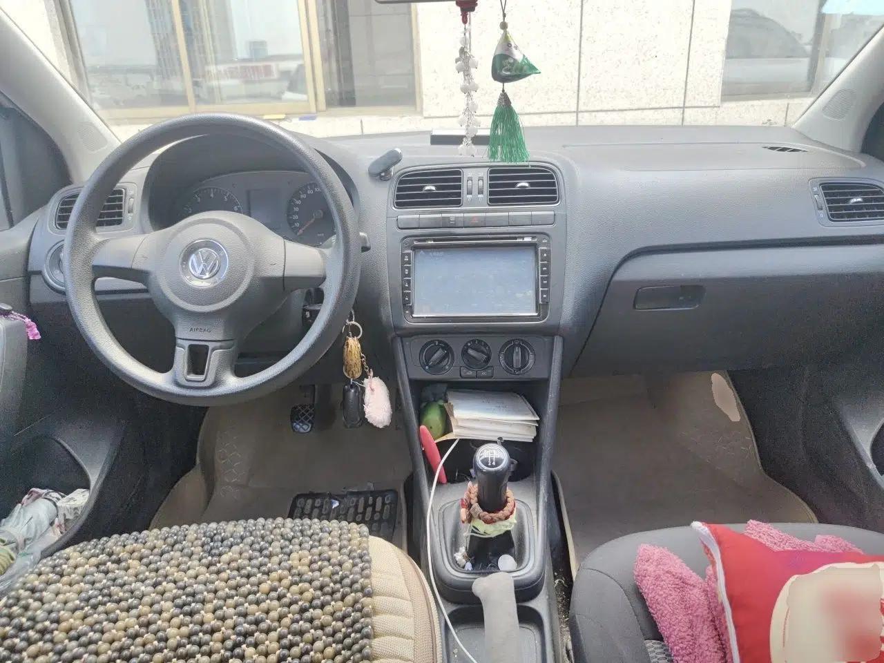 Volkswagen Polo 2013 1.4L Manual Fashion Edition — миниатюра 9
