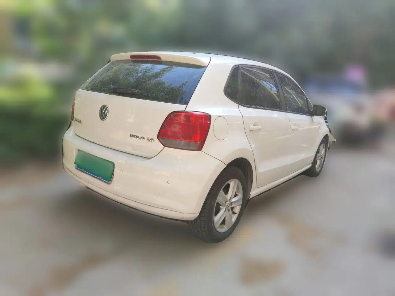 Volkswagen Polo 2013 1.6L Manual Comfort Edition — миниатюра 6