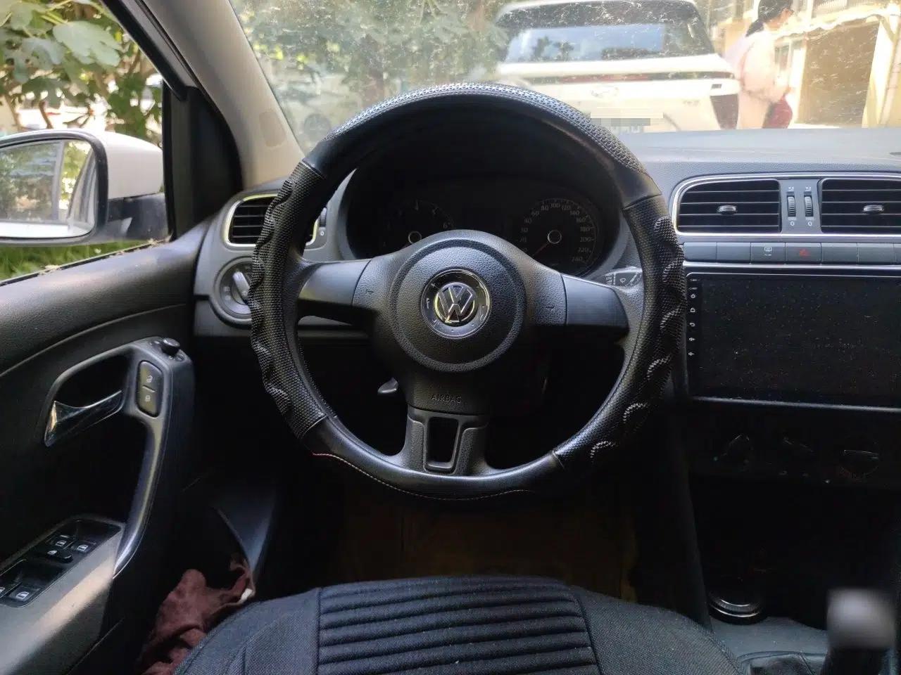 Volkswagen Polo 2013 1.6L Manual Comfort Edition — миниатюра 10