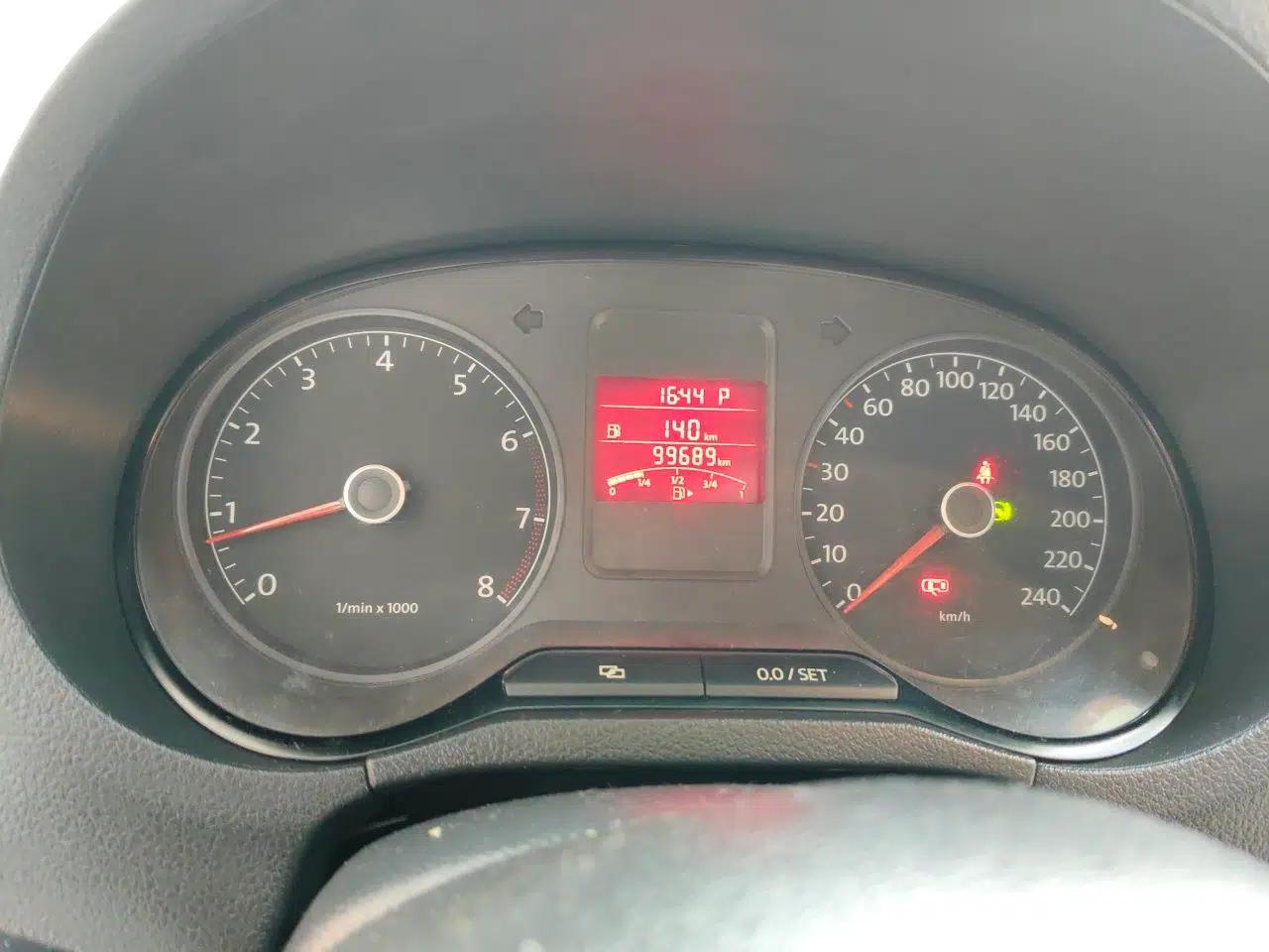 Volkswagen Polo 2013 1.6L Automatic Luxury Edition — миниатюра 11