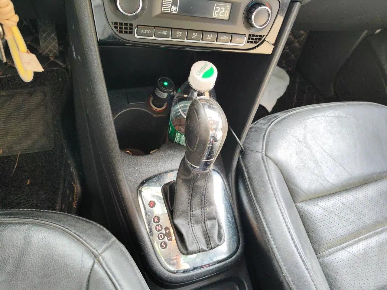 Volkswagen Polo 2013 1.6L Automatic Luxury Edition — миниатюра 14