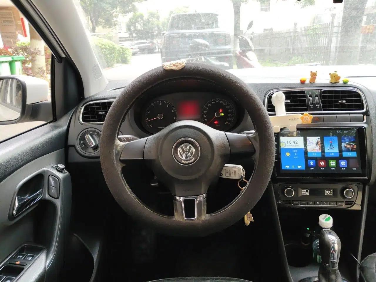 Volkswagen Polo 2013 1.6L Automatic Luxury Edition — миниатюра 10