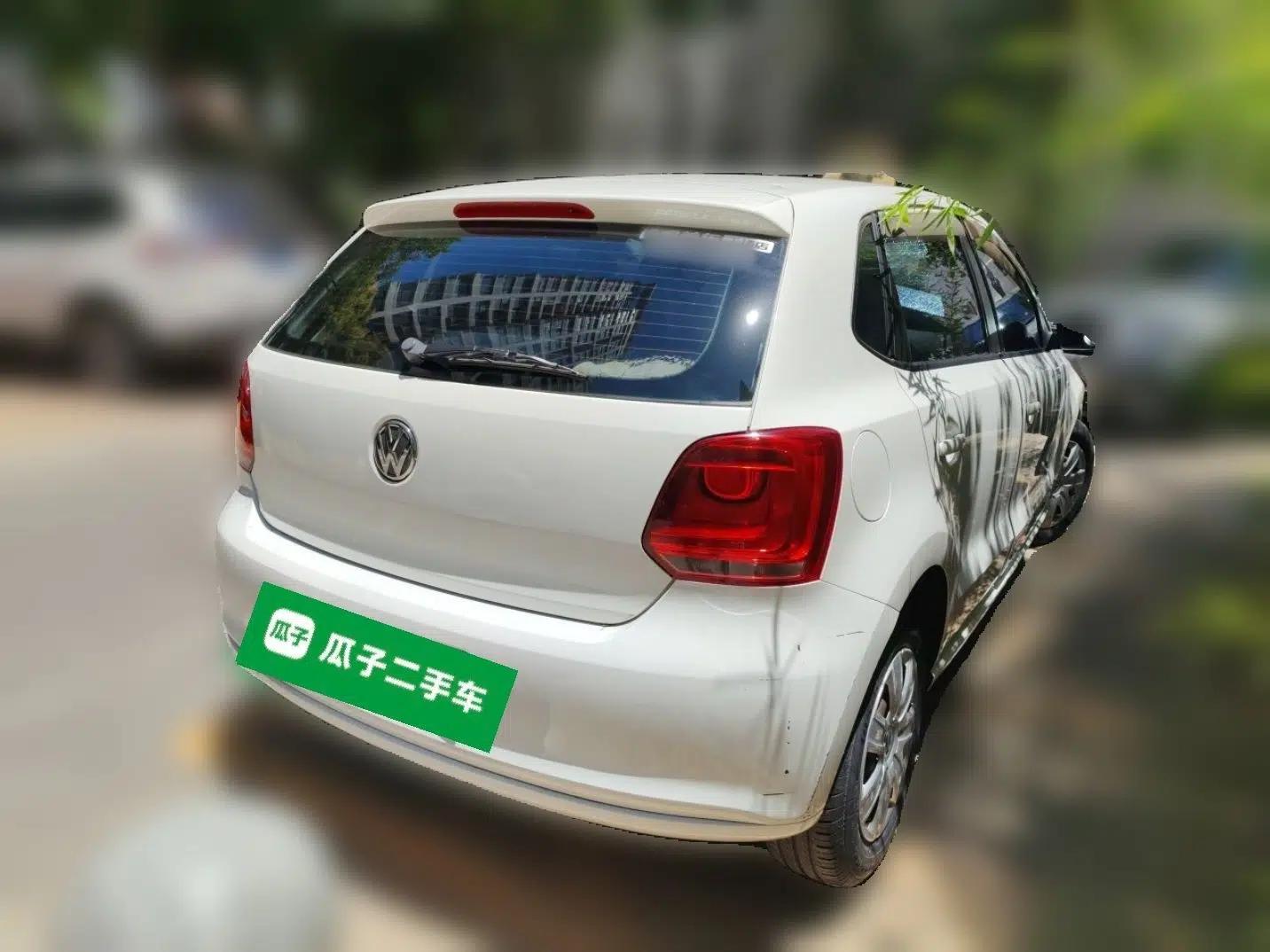 Volkswagen Polo 2013 1.4L Manual Fashion Edition — миниатюра 6