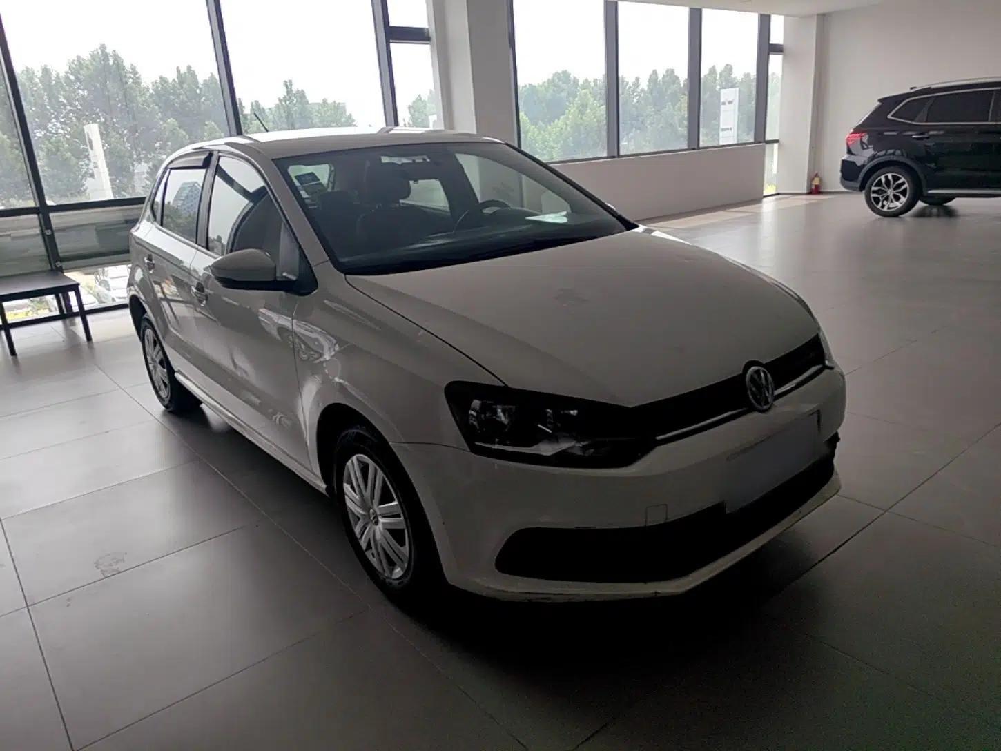 Volkswagen Polo 2016 1.4L Manual Fashion Model — миниатюра 3