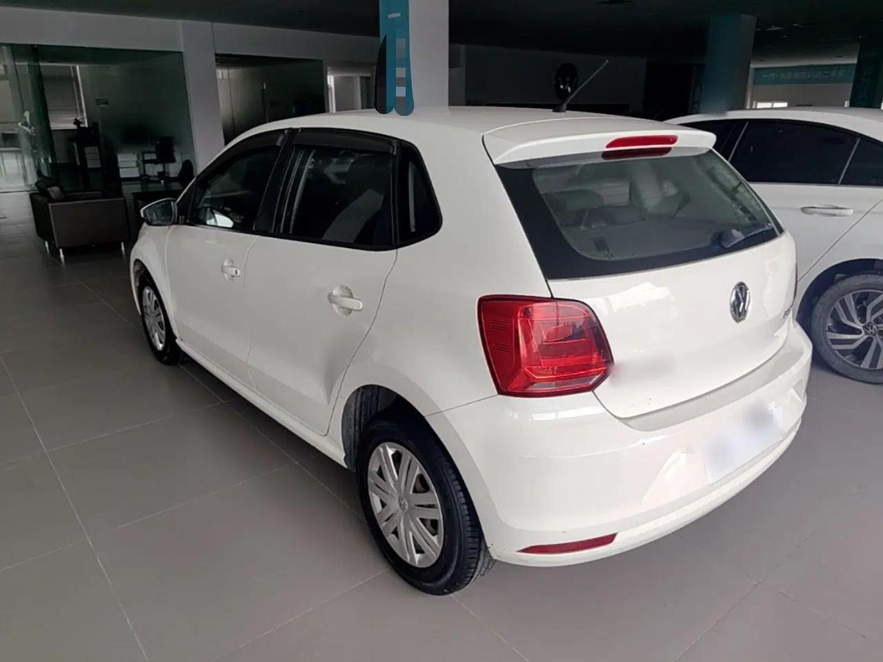 Volkswagen Polo 2016 1.4L Manual Fashion Model — миниатюра 4
