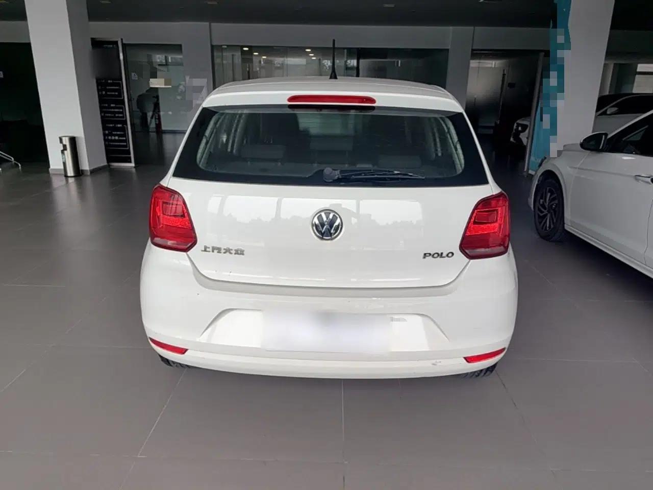 Volkswagen Polo 2016 1.4L Manual Fashion Model — миниатюра 5