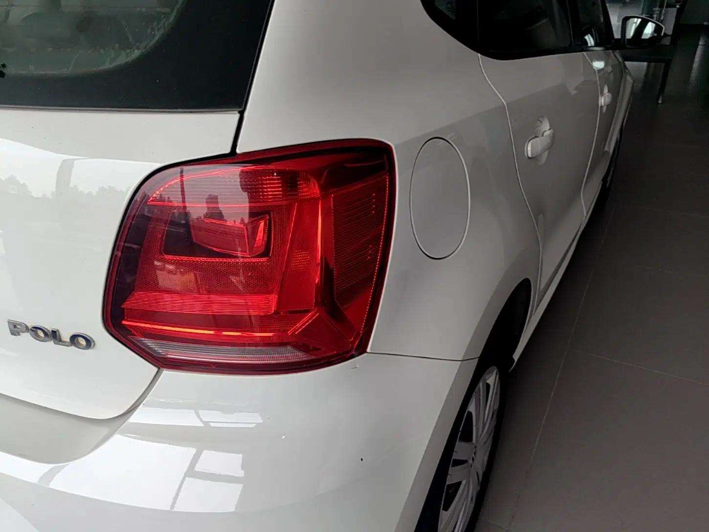 Volkswagen Polo 2016 1.4L Manual Fashion Model — миниатюра 9