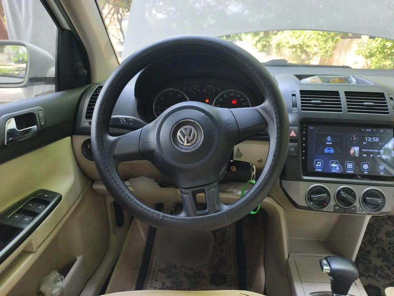 Volkswagen Polo 2011 Jingqu 1.4L Automatic Shishang Edition — миниатюра 10