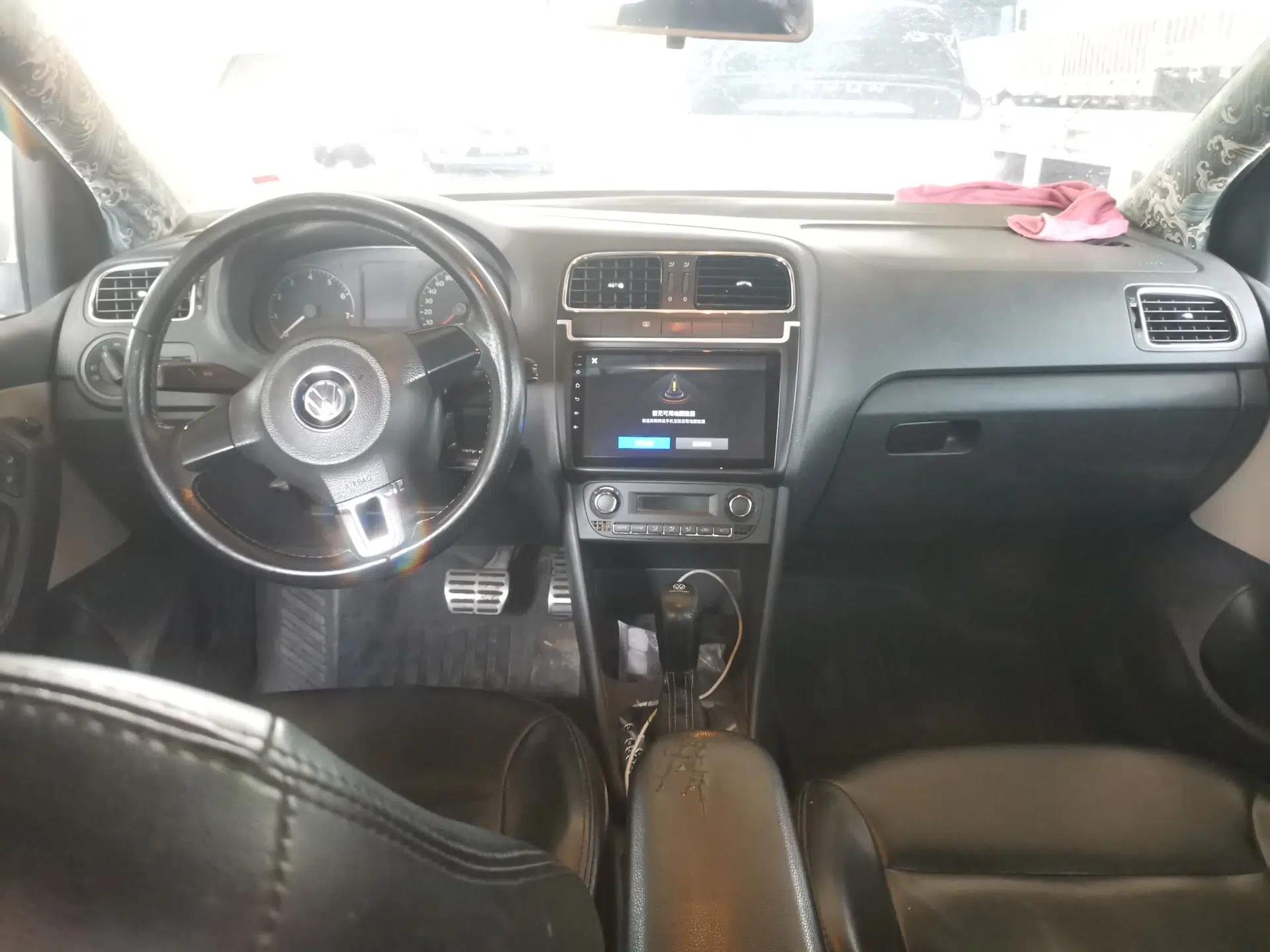 Volkswagen Polo 2012 1.6L Cross Polo Automatic Transmission — миниатюра 9