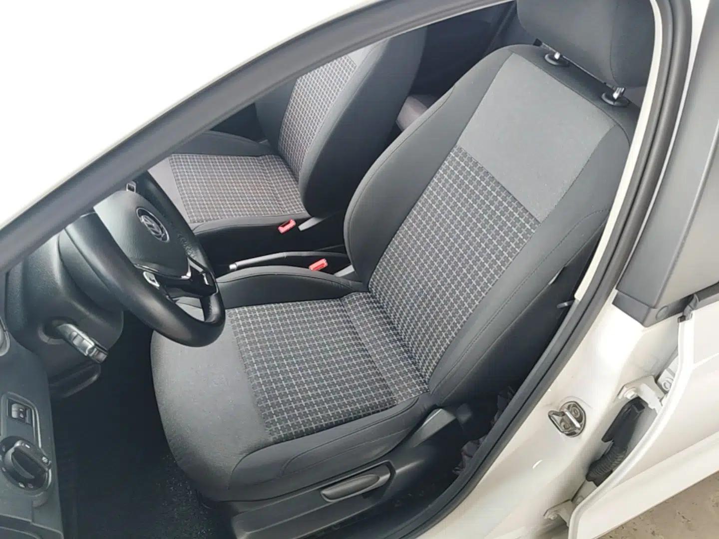 Volkswagen Polo 2018 1.5L Automatic Enjoyment Model — миниатюра 23