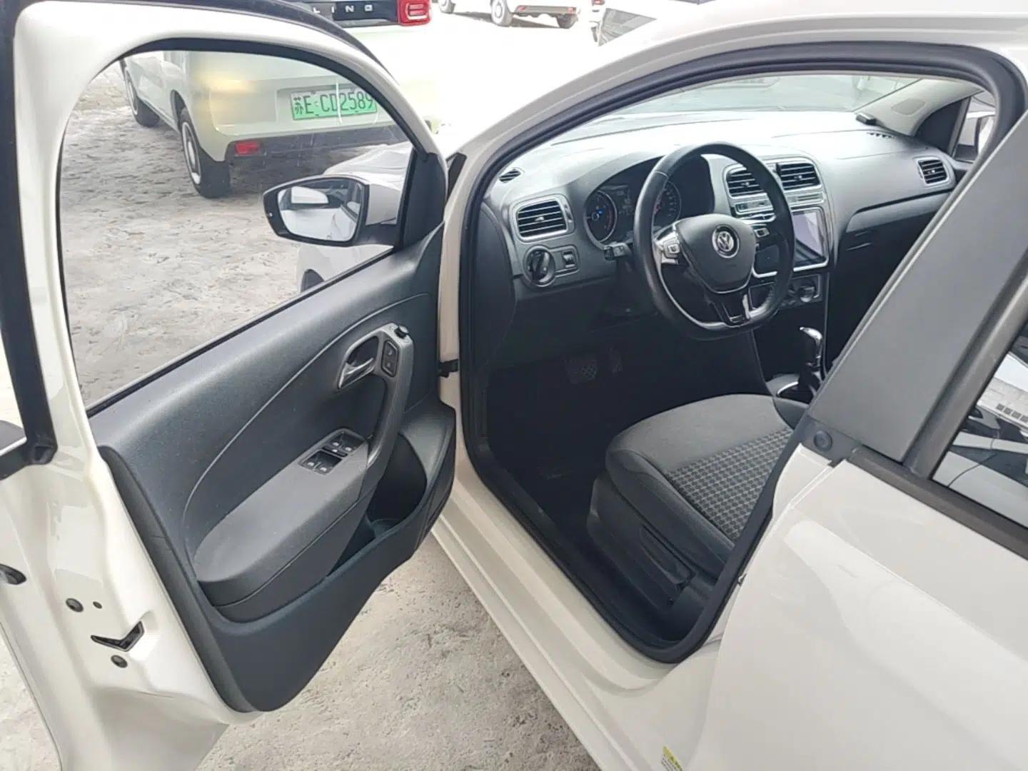 Volkswagen Polo 2018 1.5L Automatic Enjoyment Model — миниатюра 24