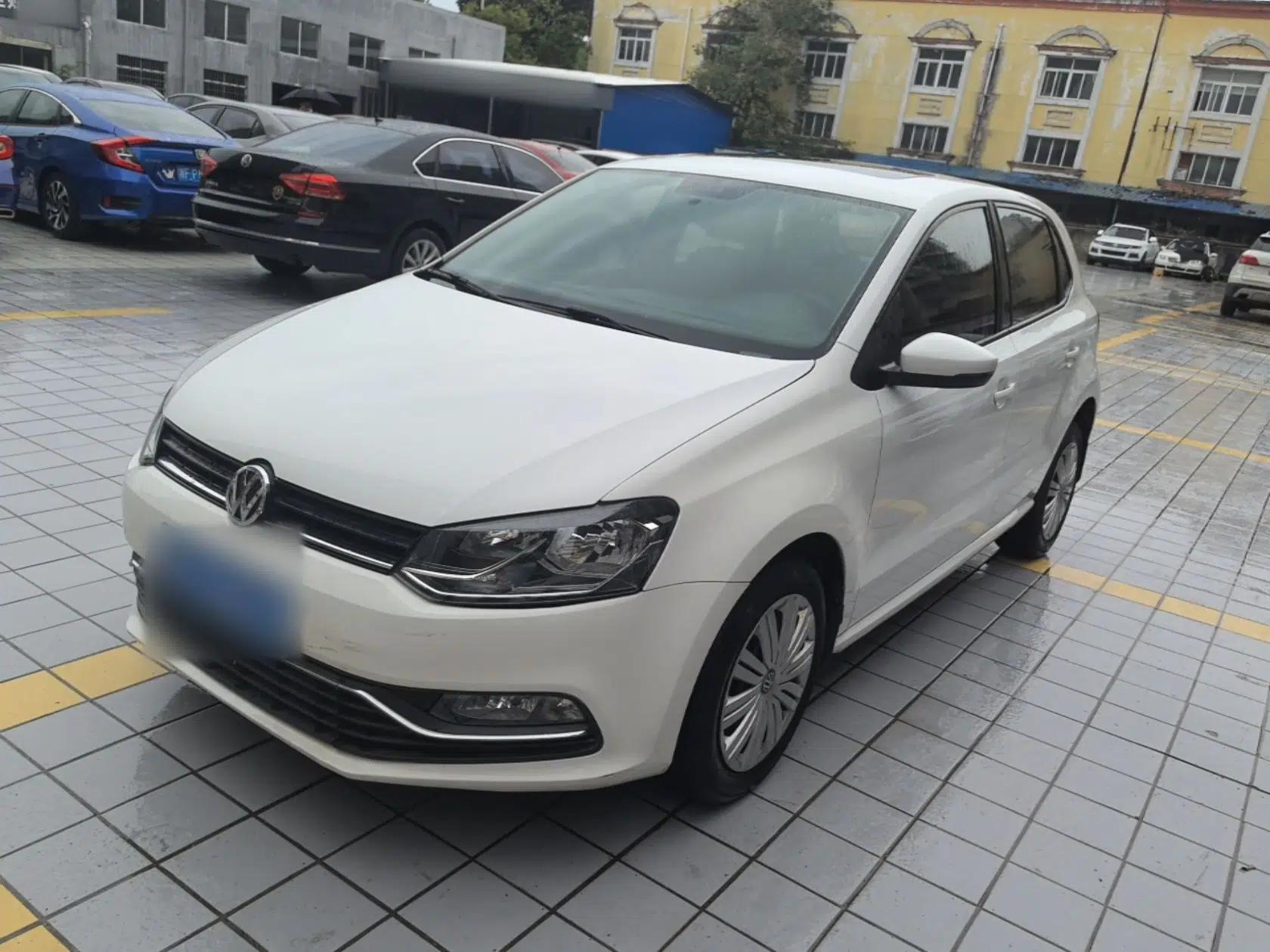 Volkswagen Polo 2016 1.6L Automatic Comfort Model — миниатюра 1
