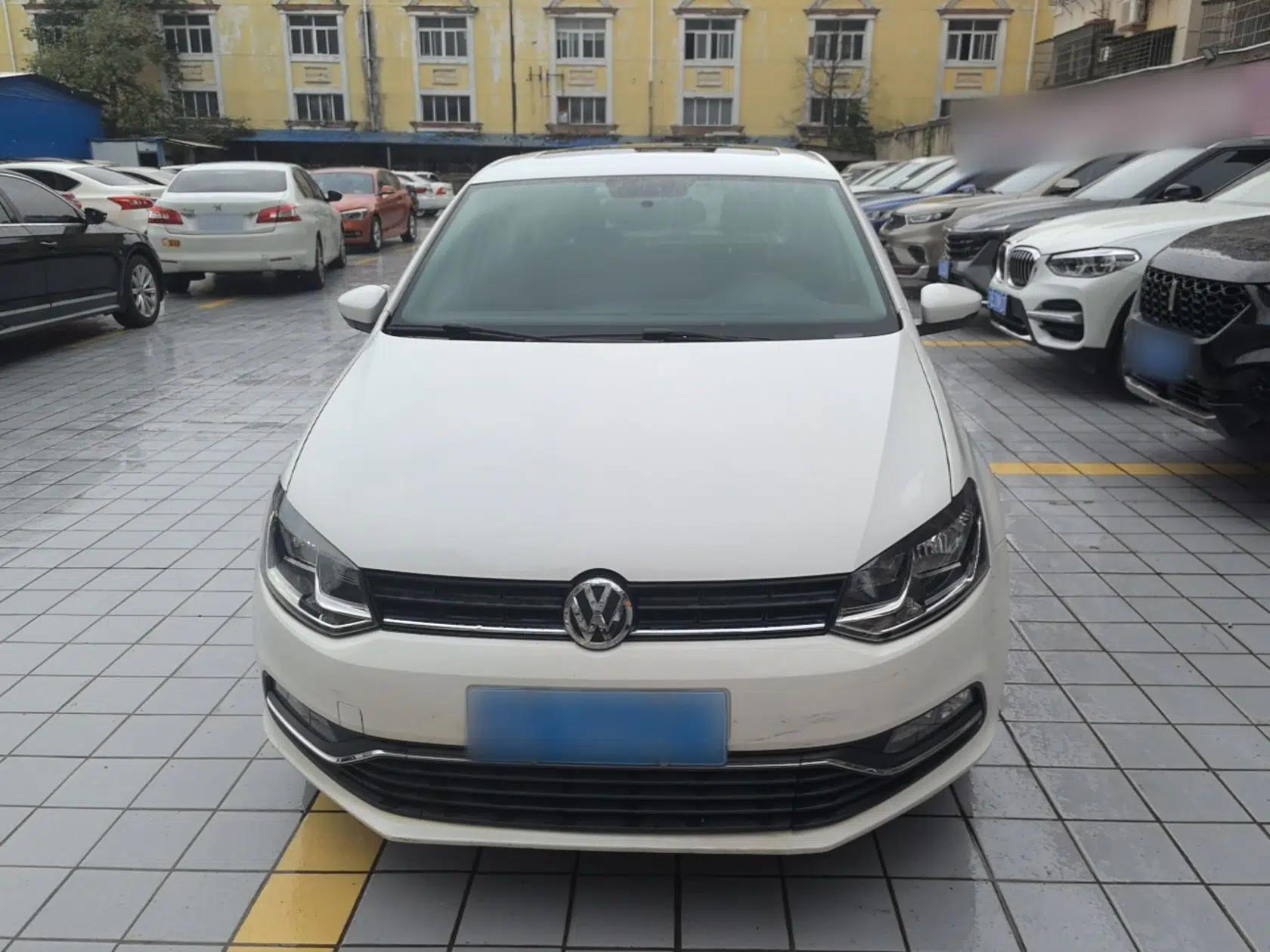 Volkswagen Polo 2016 1.6L Automatic Comfort Model — миниатюра 2