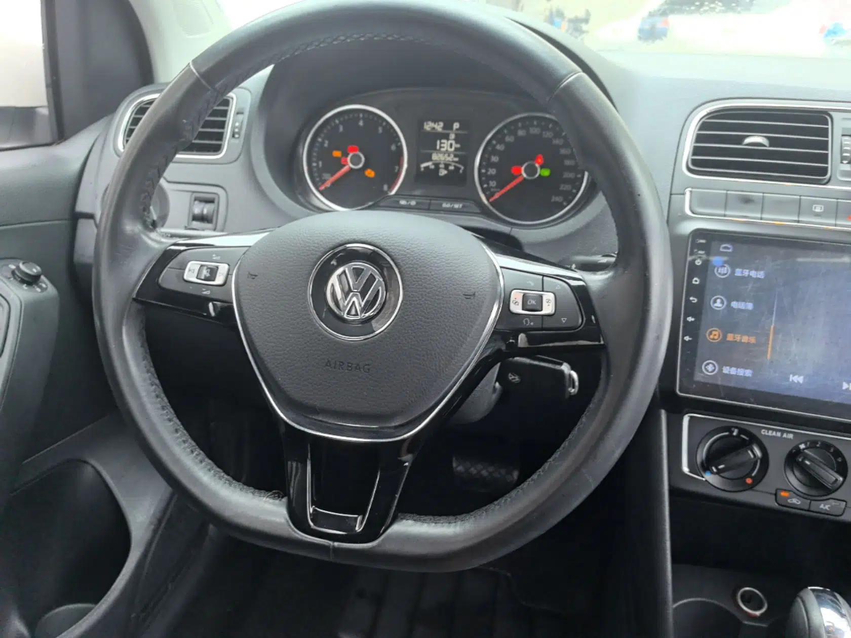 Volkswagen Polo 2016 1.6L Automatic Comfort Model — миниатюра 13