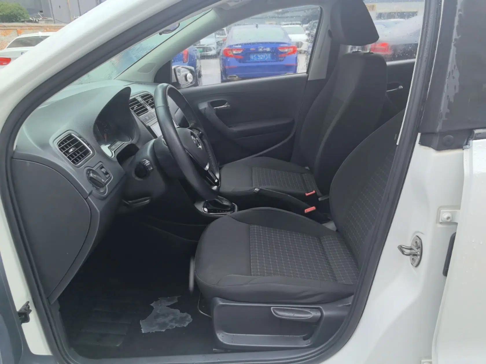 Volkswagen Polo 2016 1.6L Automatic Comfort Model — миниатюра 17