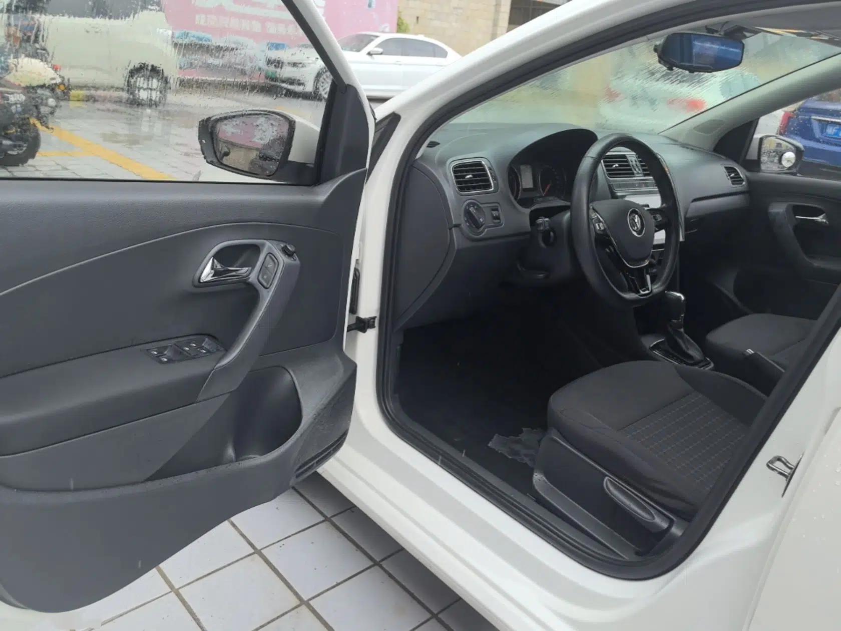 Volkswagen Polo 2016 1.6L Automatic Comfort Model — миниатюра 18