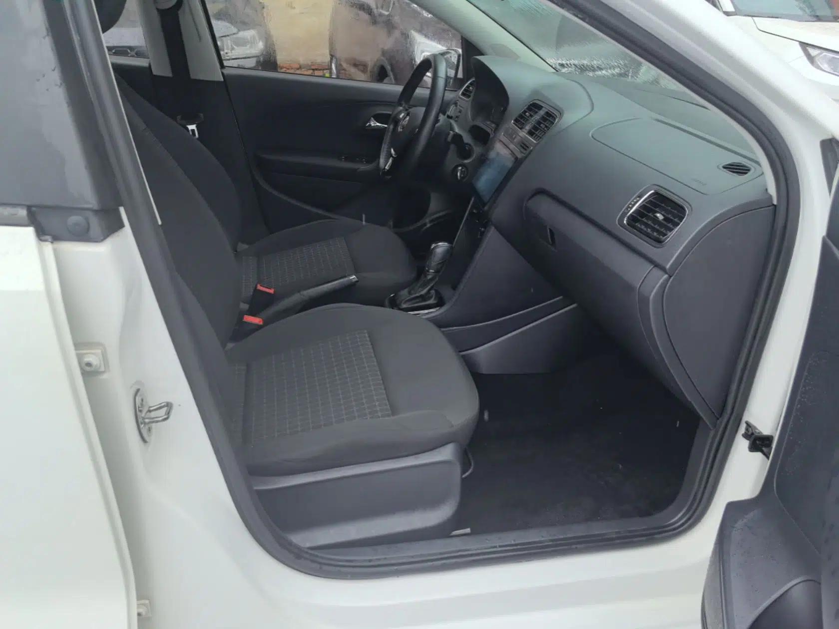 Volkswagen Polo 2016 1.6L Automatic Comfort Model — миниатюра 19
