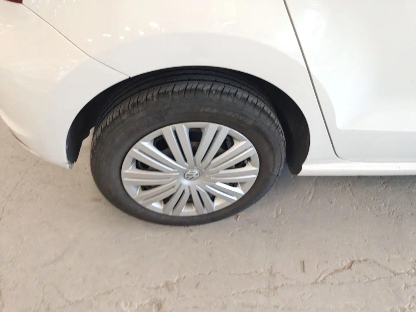 Volkswagen Polo 2016 1.6L Automatic Comfort Model — миниатюра 11