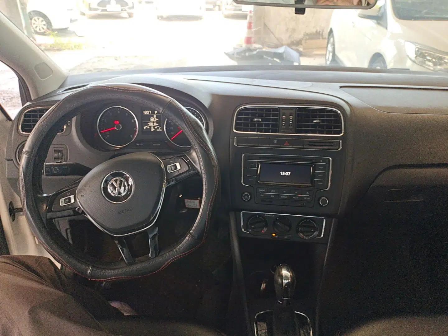 Volkswagen Polo 2016 1.6L Automatic Comfort Model — миниатюра 12