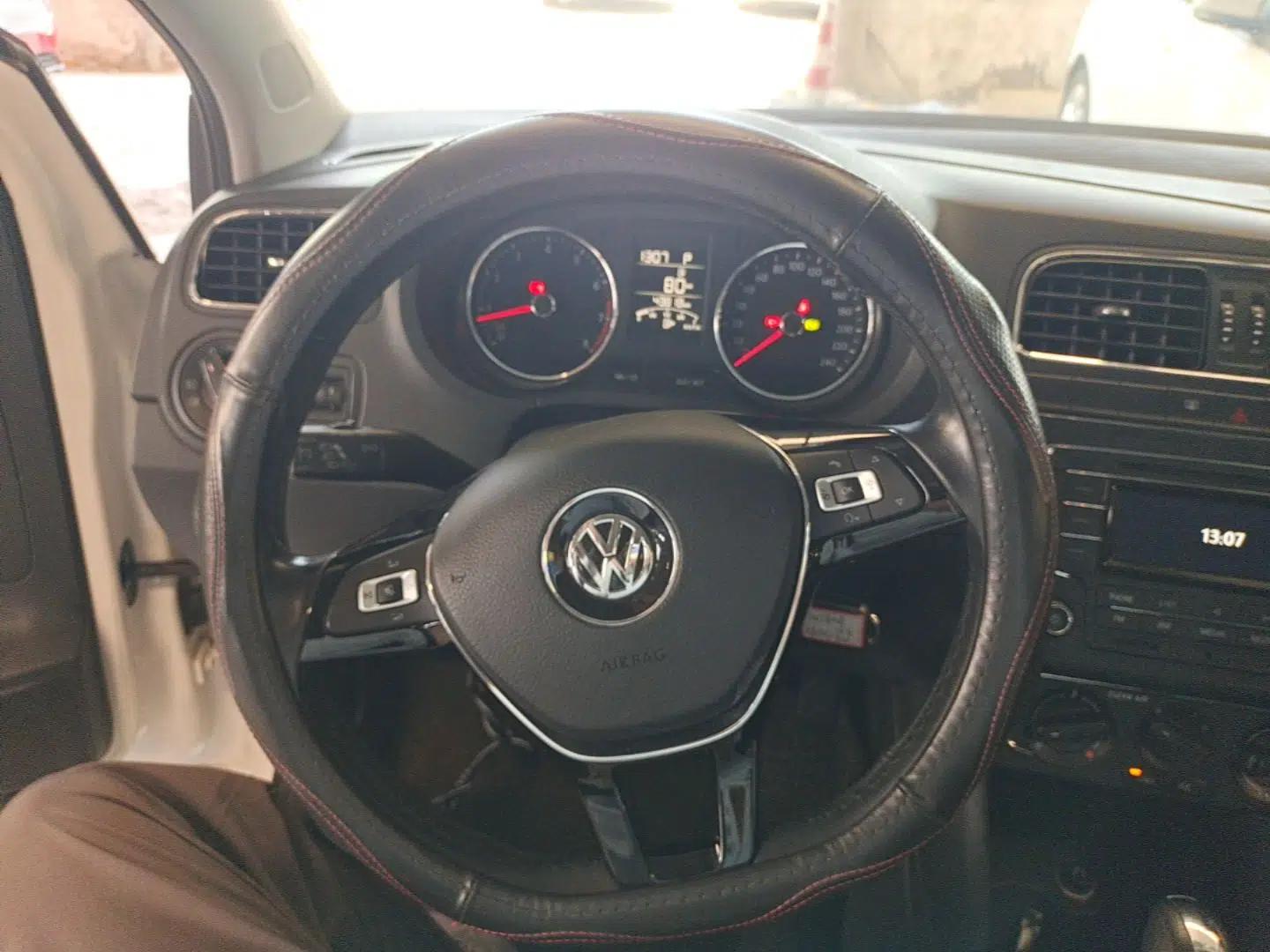 Volkswagen Polo 2016 1.6L Automatic Comfort Model — миниатюра 13