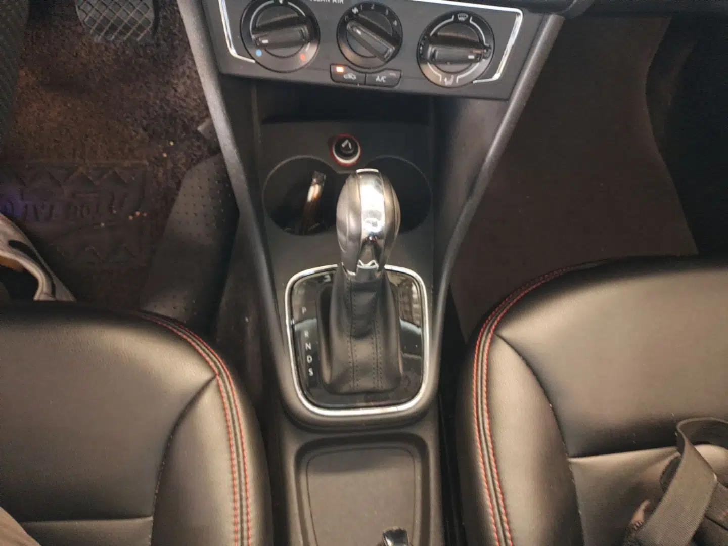 Volkswagen Polo 2016 1.6L Automatic Comfort Model — миниатюра 16