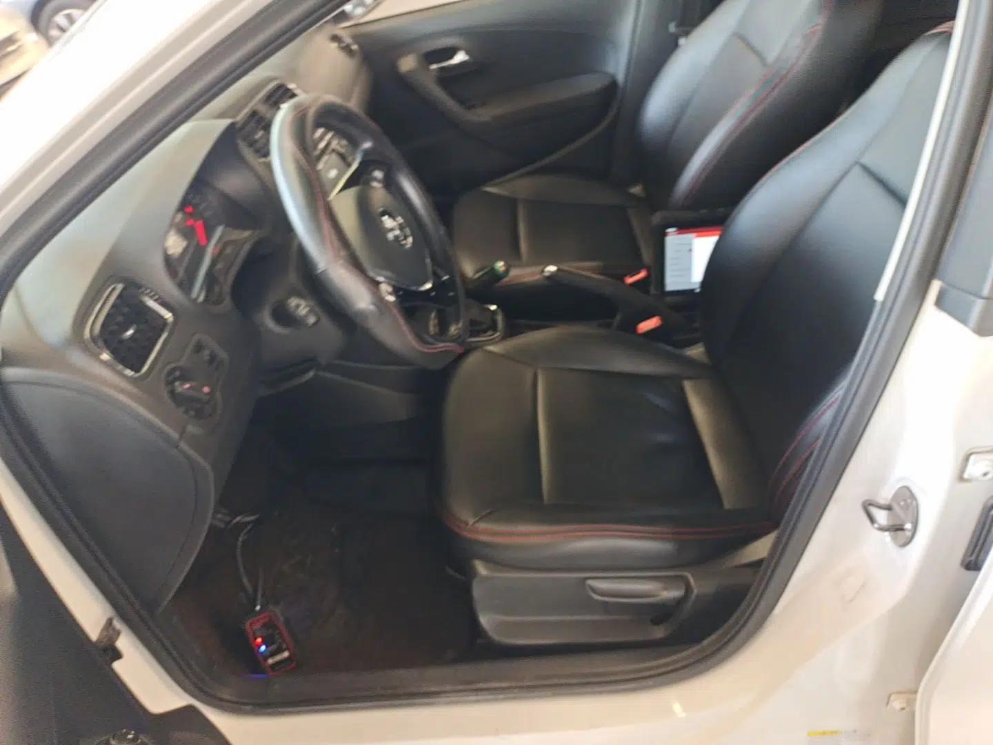 Volkswagen Polo 2016 1.6L Automatic Comfort Model — миниатюра 17
