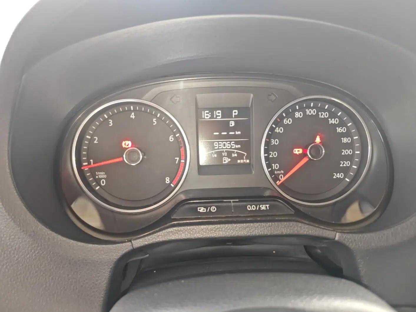 Volkswagen Polo 2016 1.6L Automatic Comfort Model — миниатюра 20