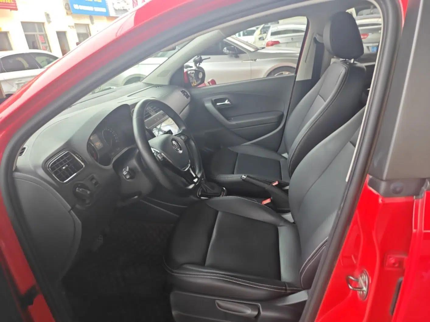 Volkswagen Polo 2016 1.6L Automatic Comfort Model — миниатюра 23