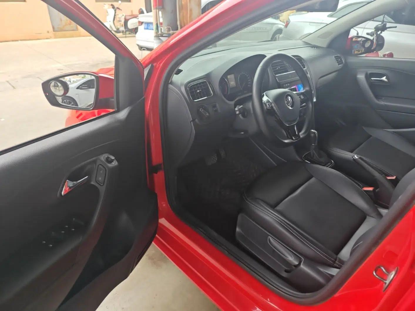 Volkswagen Polo 2016 1.6L Automatic Comfort Model — миниатюра 24